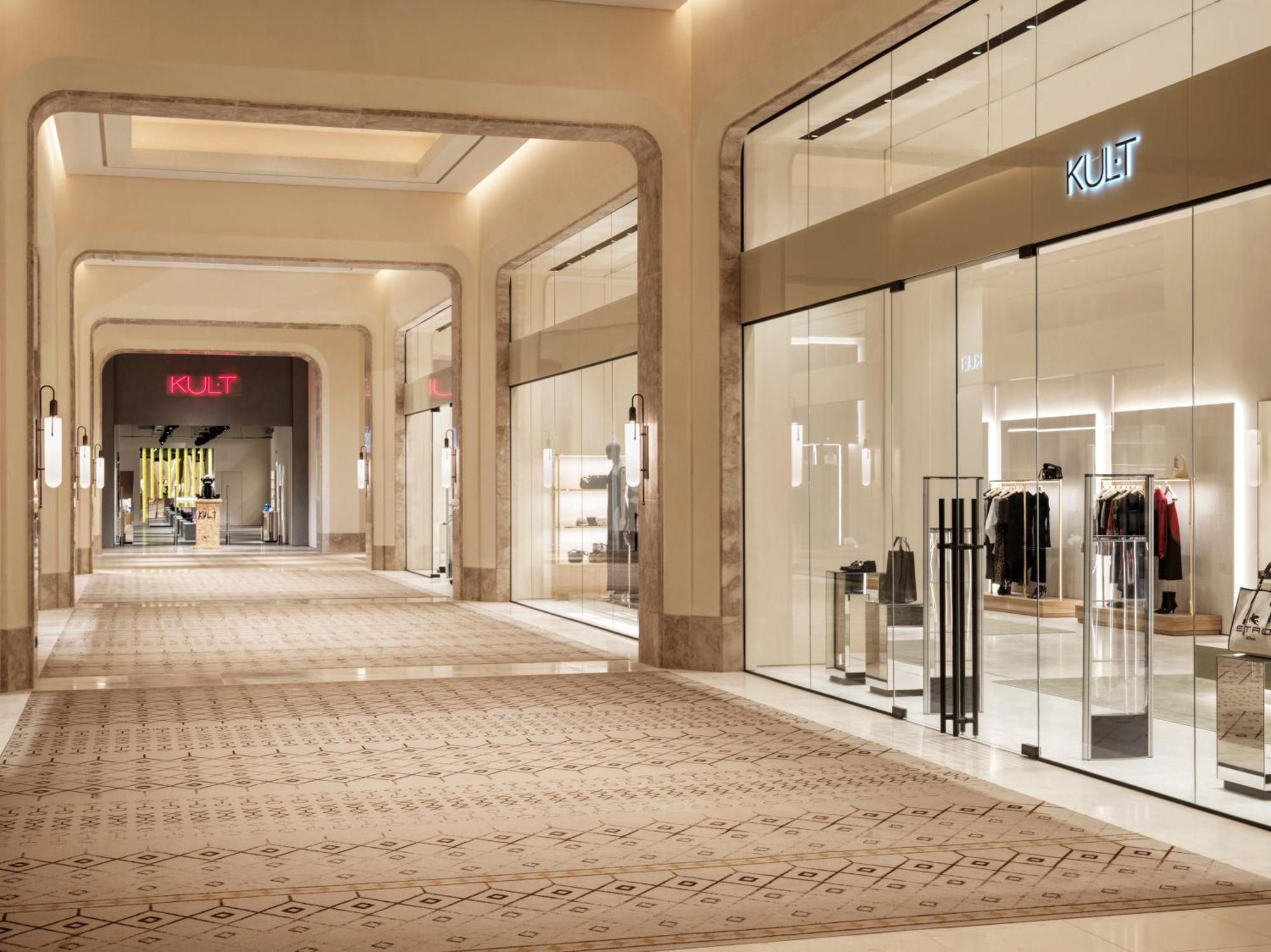 City Of Dreams Mediterranean - Integrated Resort, Casino & Entertainment Limassol Kültér fotó The interior of the mall