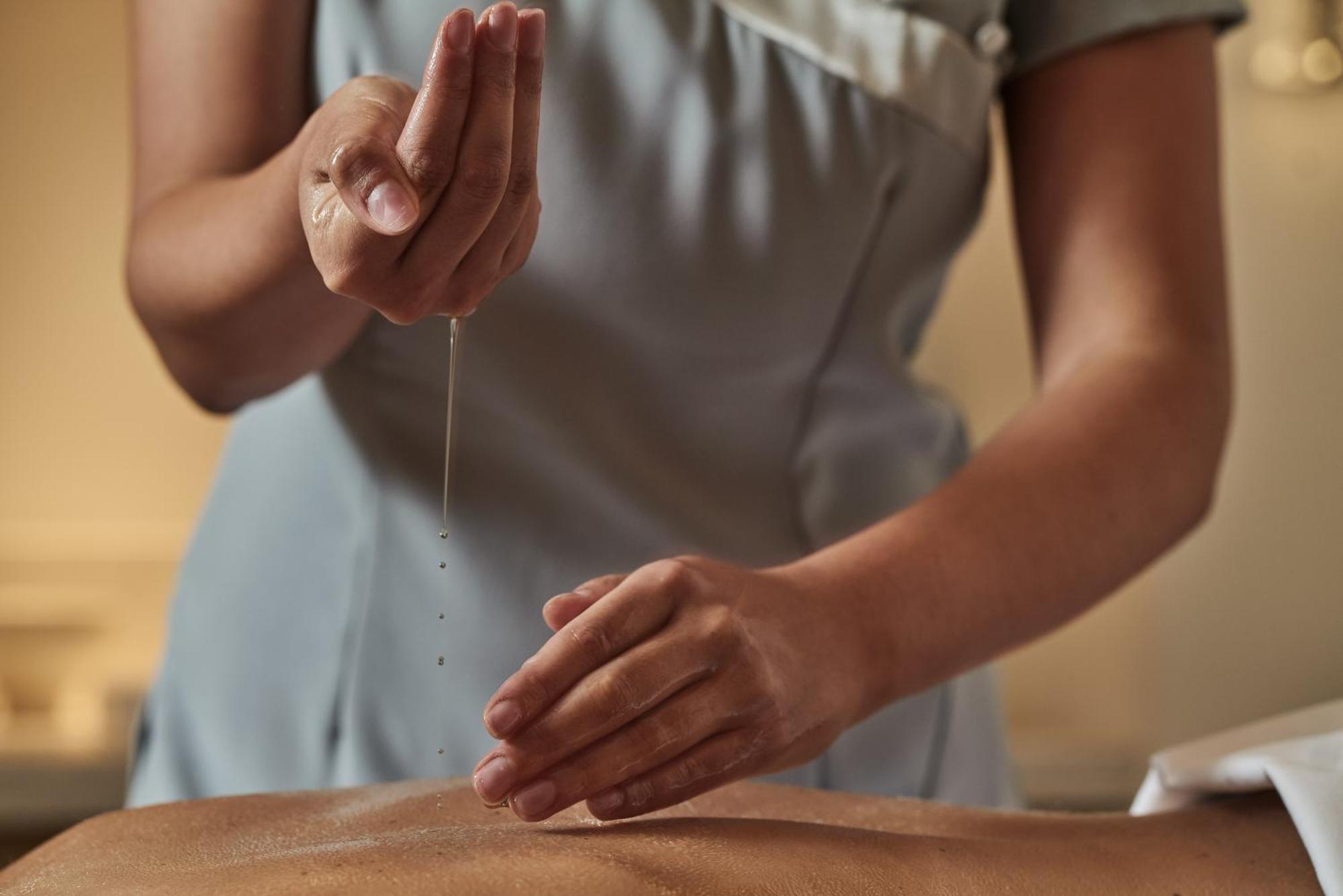 City Of Dreams Mediterranean - Integrated Resort, Casino & Entertainment Limassol Kültér fotó Massage with oil