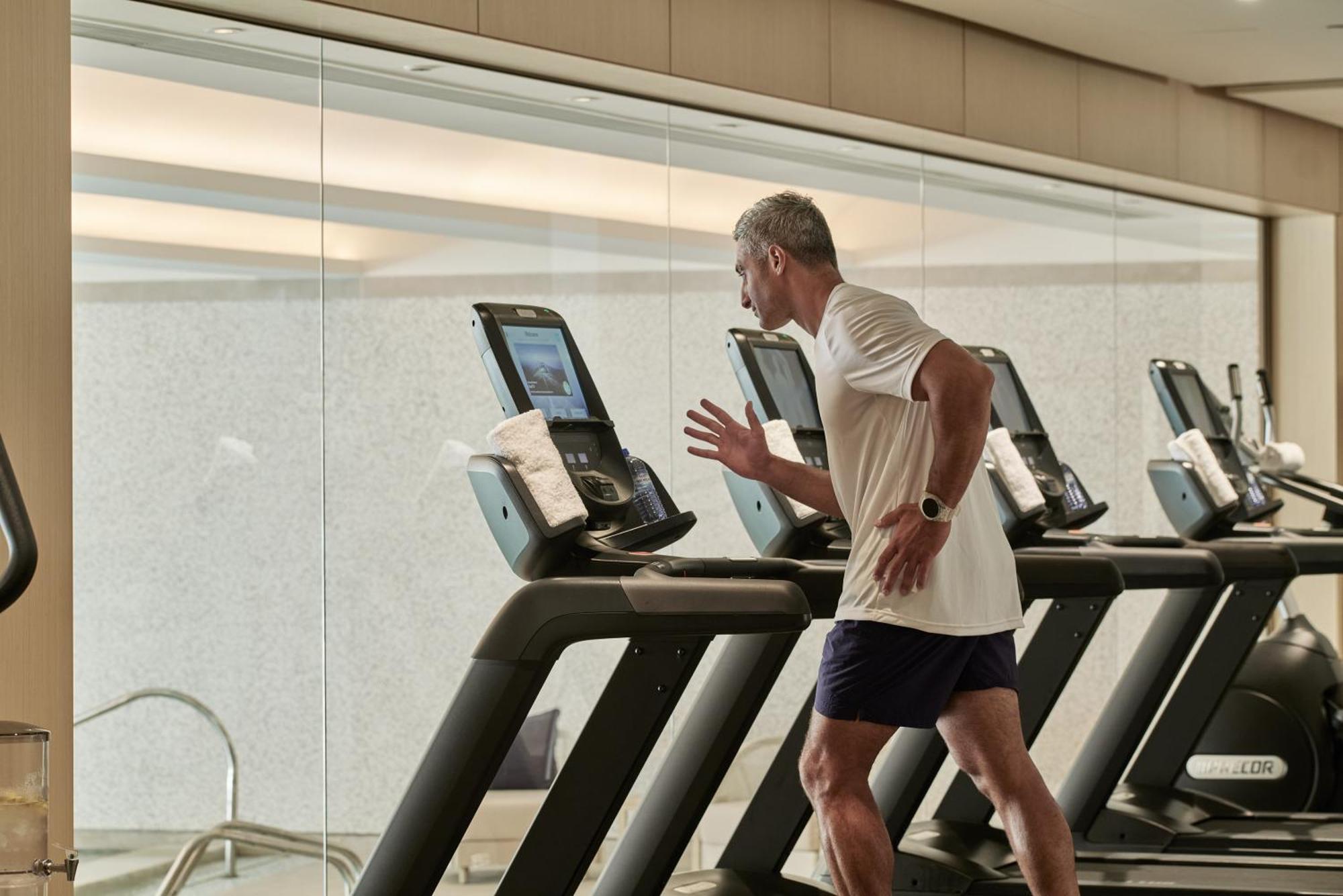 City Of Dreams Mediterranean - Integrated Resort, Casino & Entertainment Limassol Kültér fotó A treadmill