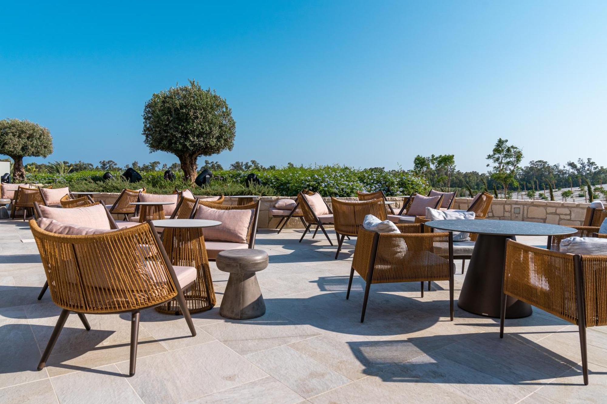 City Of Dreams Mediterranean - Integrated Resort, Casino & Entertainment Limassol Kültér fotó The Terrace at the Westin Resort & Villas, Naos Beach Club