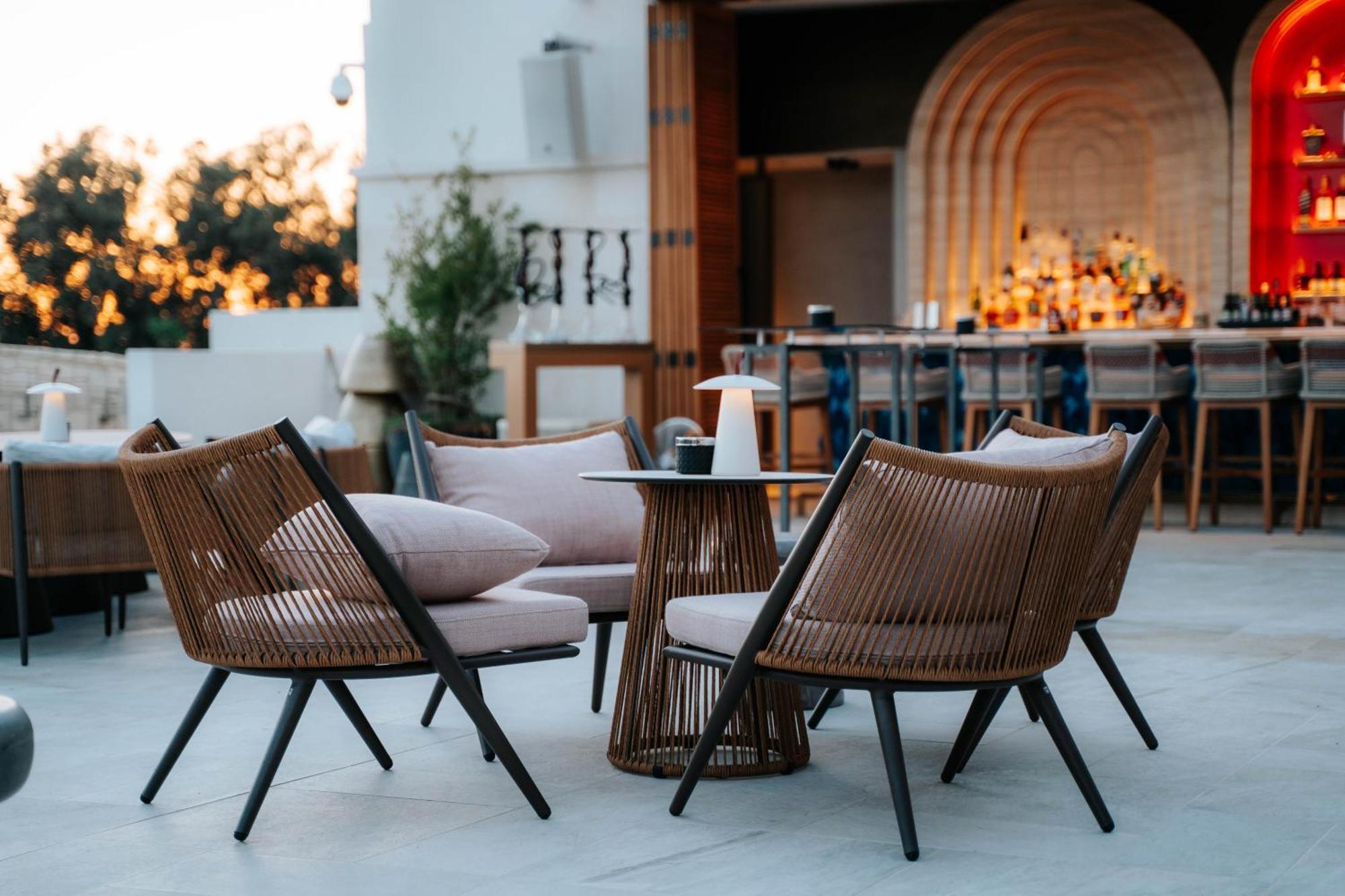 City Of Dreams Mediterranean - Integrated Resort, Casino & Entertainment Limassol Kültér fotó The rooftop bar at the hotel