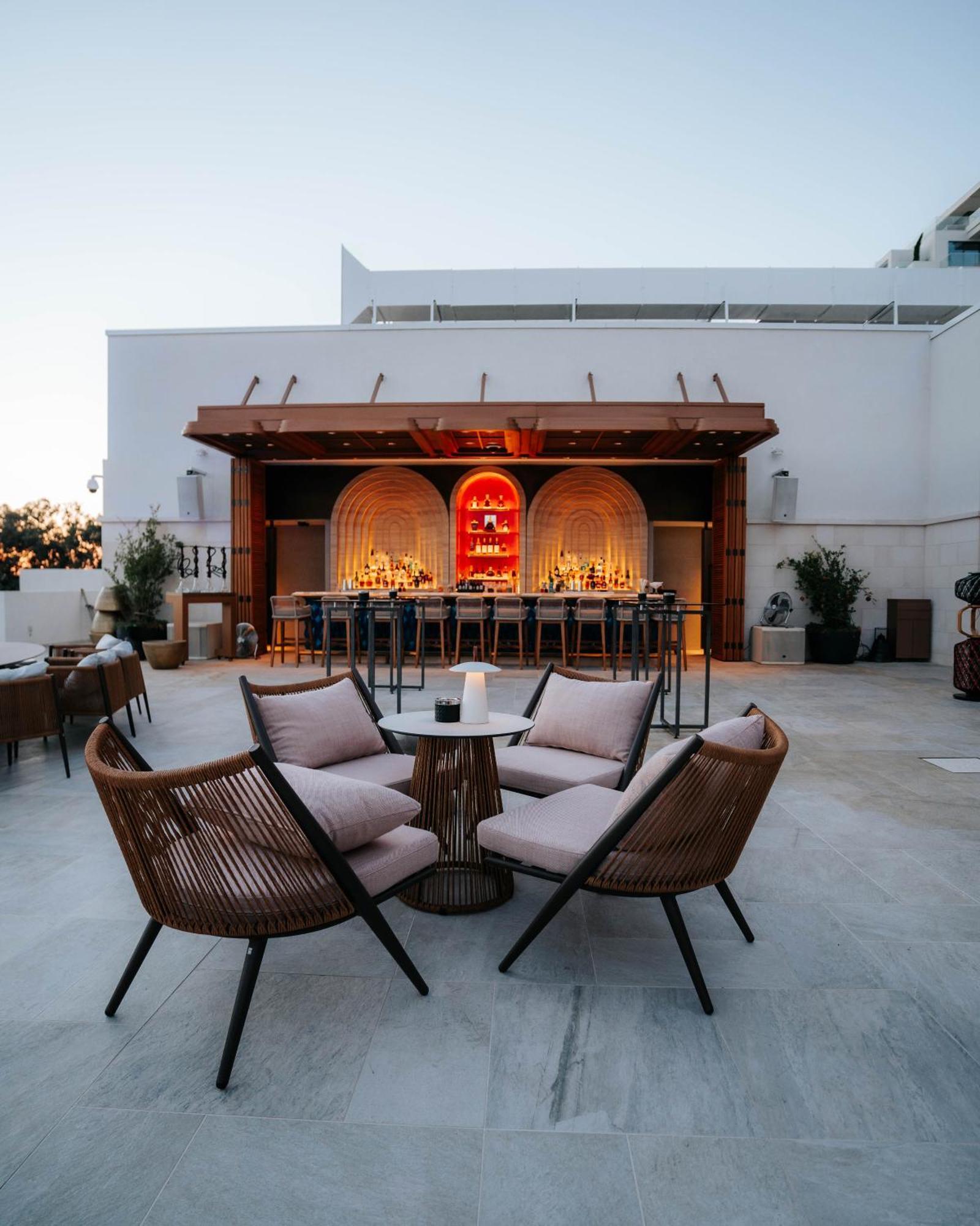 City Of Dreams Mediterranean - Integrated Resort, Casino & Entertainment Limassol Kültér fotó The rooftop bar at the hotel