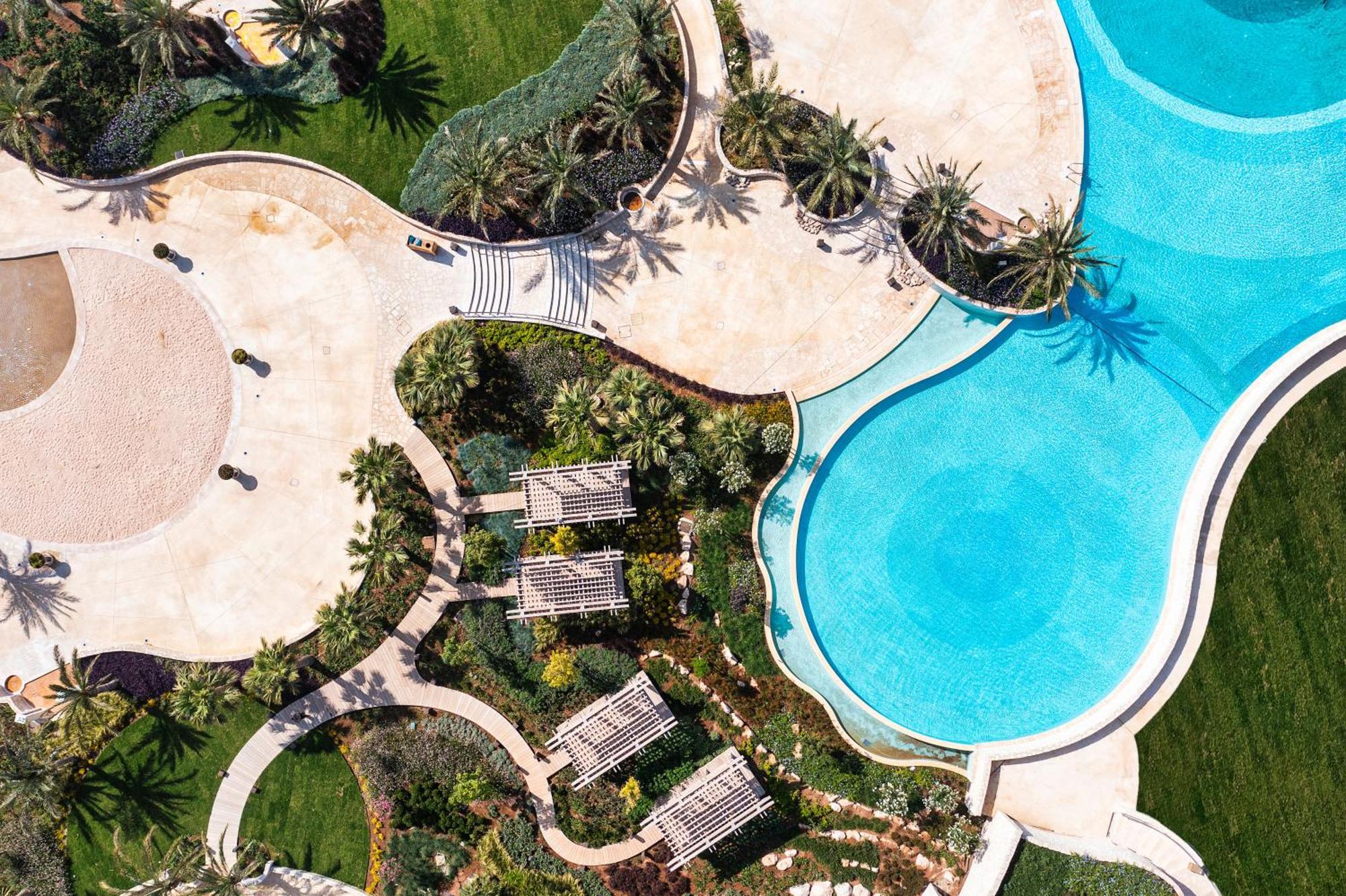City Of Dreams Mediterranean - Integrated Resort, Casino & Entertainment Limassol Kültér fotó Aerial view of the resort