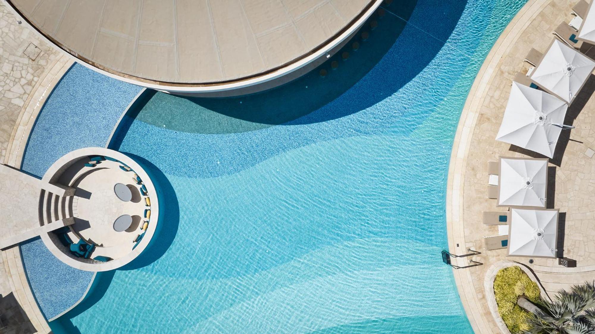 City Of Dreams Mediterranean - Integrated Resort, Casino & Entertainment Limassol Kültér fotó Aerial view of the pool