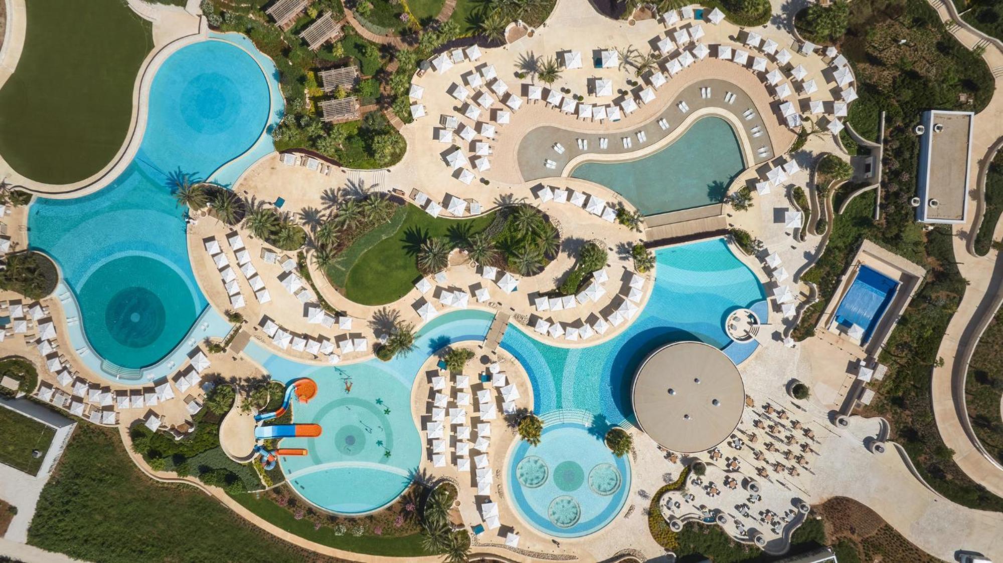 City Of Dreams Mediterranean - Integrated Resort, Casino & Entertainment Limassol Kültér fotó Aerial view of the resort