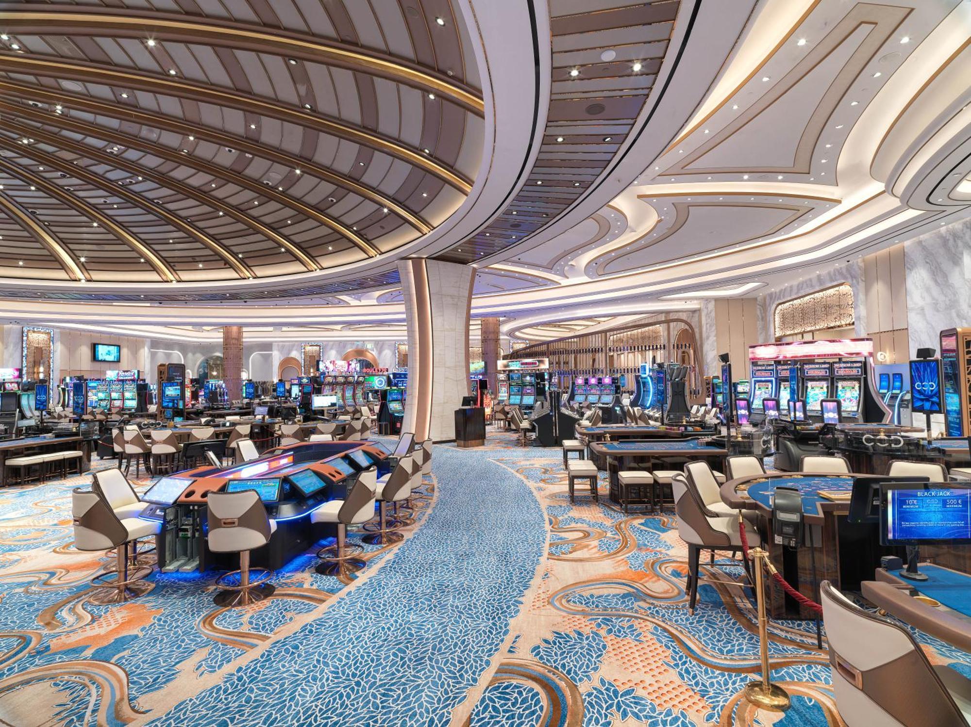 City Of Dreams Mediterranean - Integrated Resort, Casino & Entertainment Limassol Kültér fotó The casino floor at Wynn Las Vegas