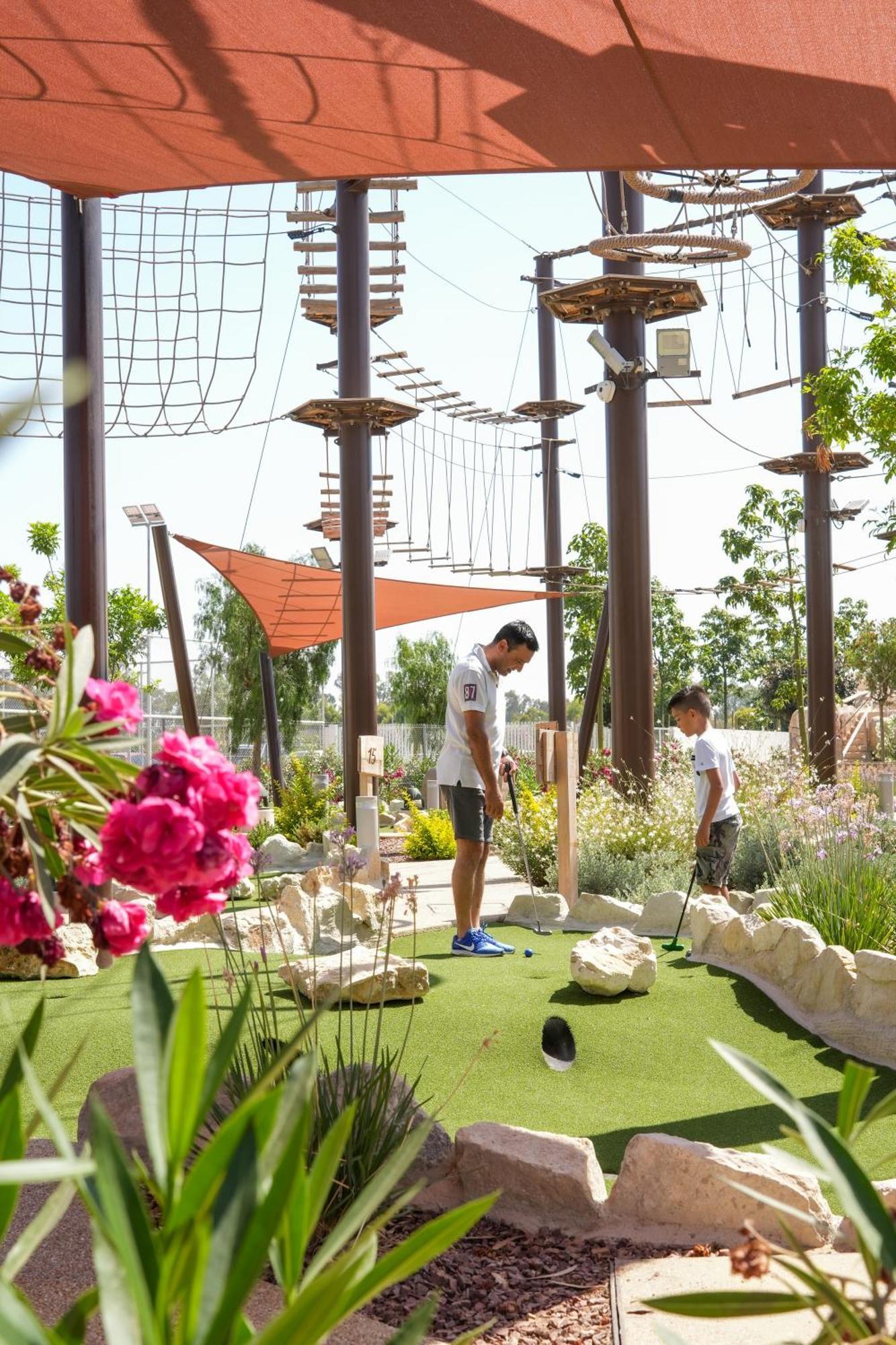 City Of Dreams Mediterranean - Integrated Resort, Casino & Entertainment Limassol Kültér fotó Adventure Golf in Mallorca